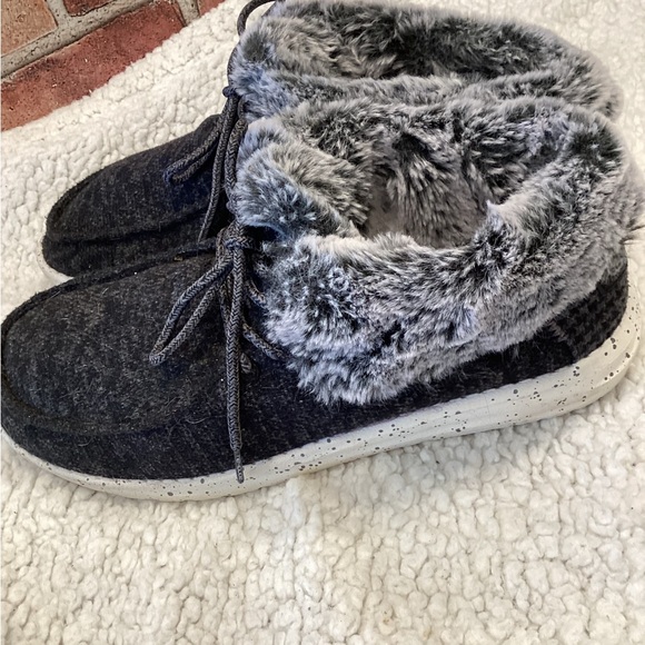 Hey Dude Britt Womens fur trim sneakers casual shoes size 10 - Picture 5 of 8